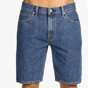 Levis 505 mens denim shorts in med wash Sz-40. Z4